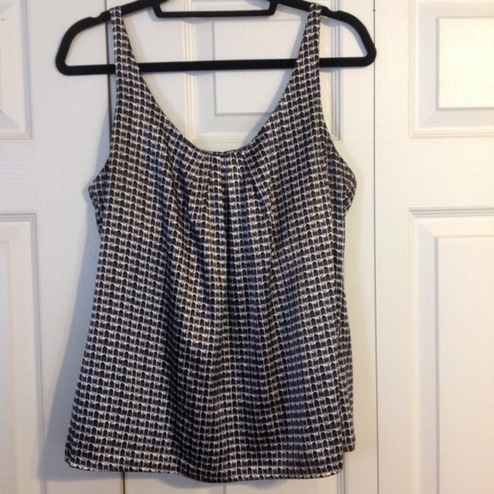 NEW YORK & COMPANY Medium Dark Gray White Tank Top Blouse Sleeveless Pleated